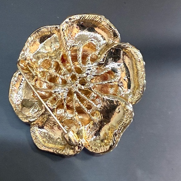 NWOT Elegant Pink and Red Floral Rose Pearl Camellia Brooch - Picture 3 of 5